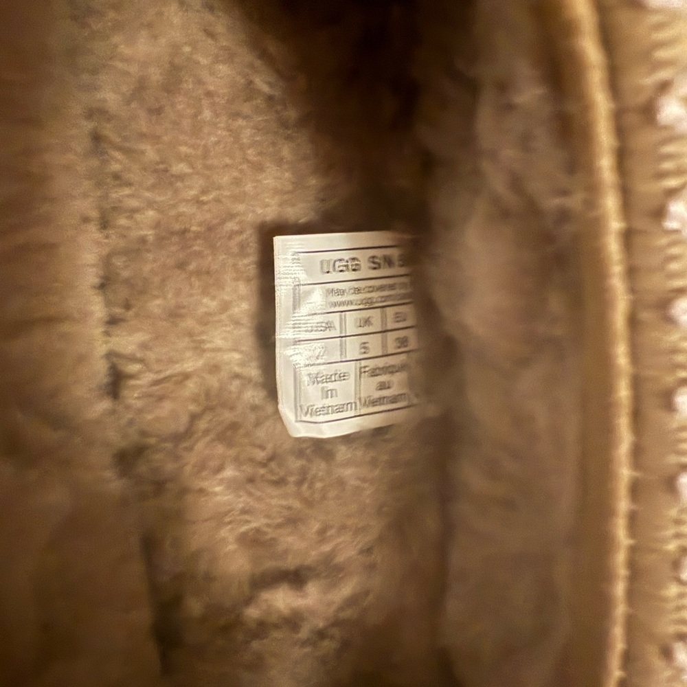 NWT Women's Uggs Tasman. Color: Antelope - Picture 7 of 8